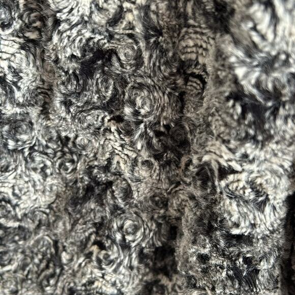 Chicos size 1 hook and eyelet closure faux fur jacket - Picture 4 of 5